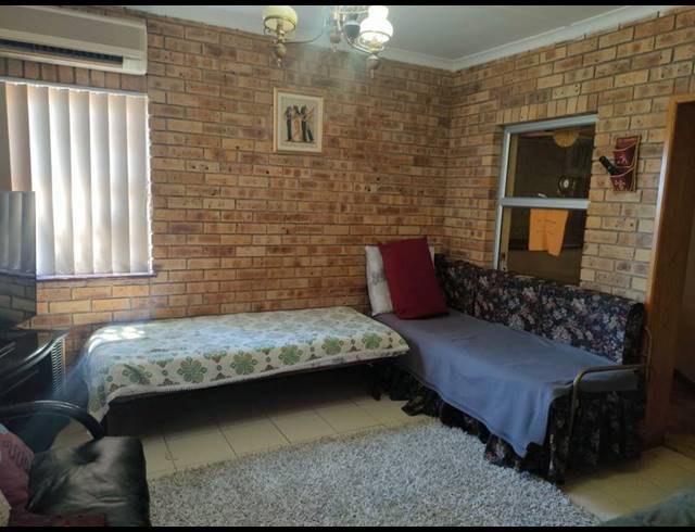 3 BEDROOM HOUSE FOR SALE IN SHALLCROSS